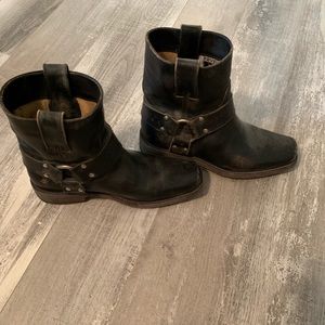 FRYE Smith Harness Short-Worn once